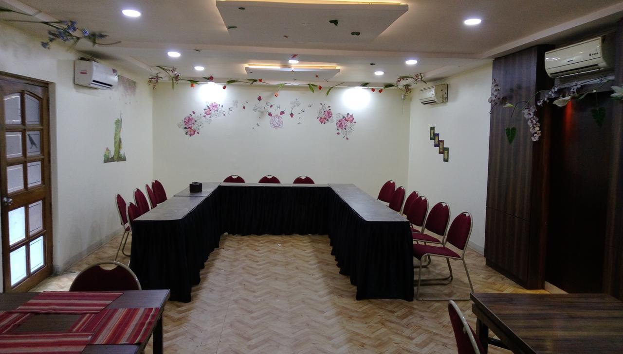Hotel Ritz Пуна Экстерьер фото